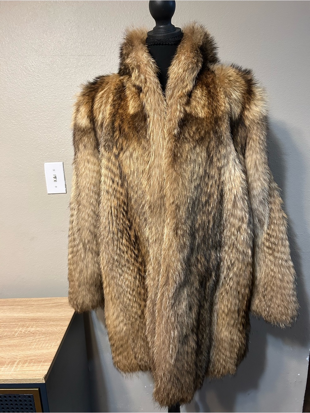 Vintage G Fox & Co Genuine Fur Coat Women M Brown Raccoon Style Hartford CT